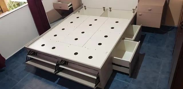 Cama funcional con respaldo y cajones