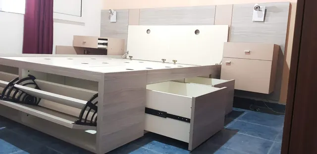 Cama funcional con respaldo y cajones