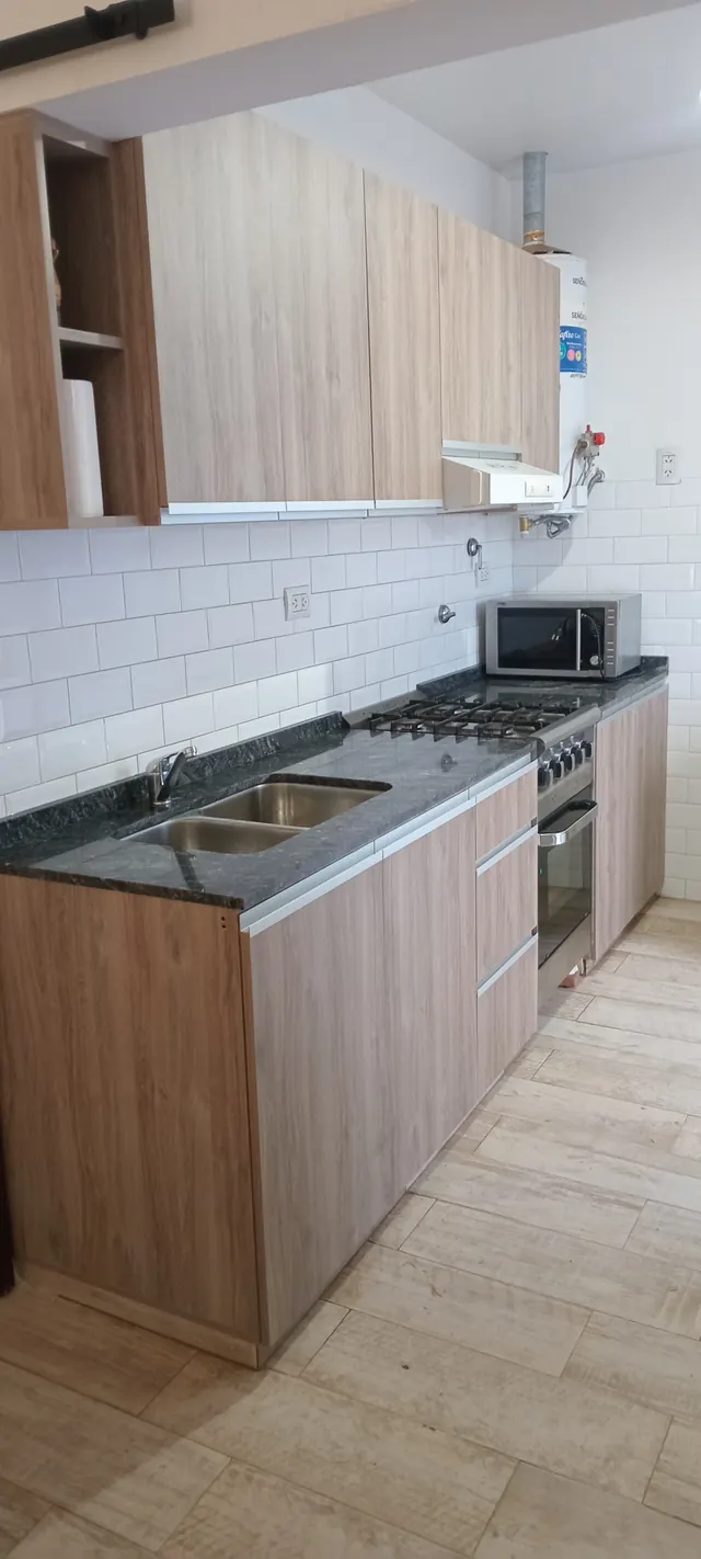 Cocina en melamina color miel