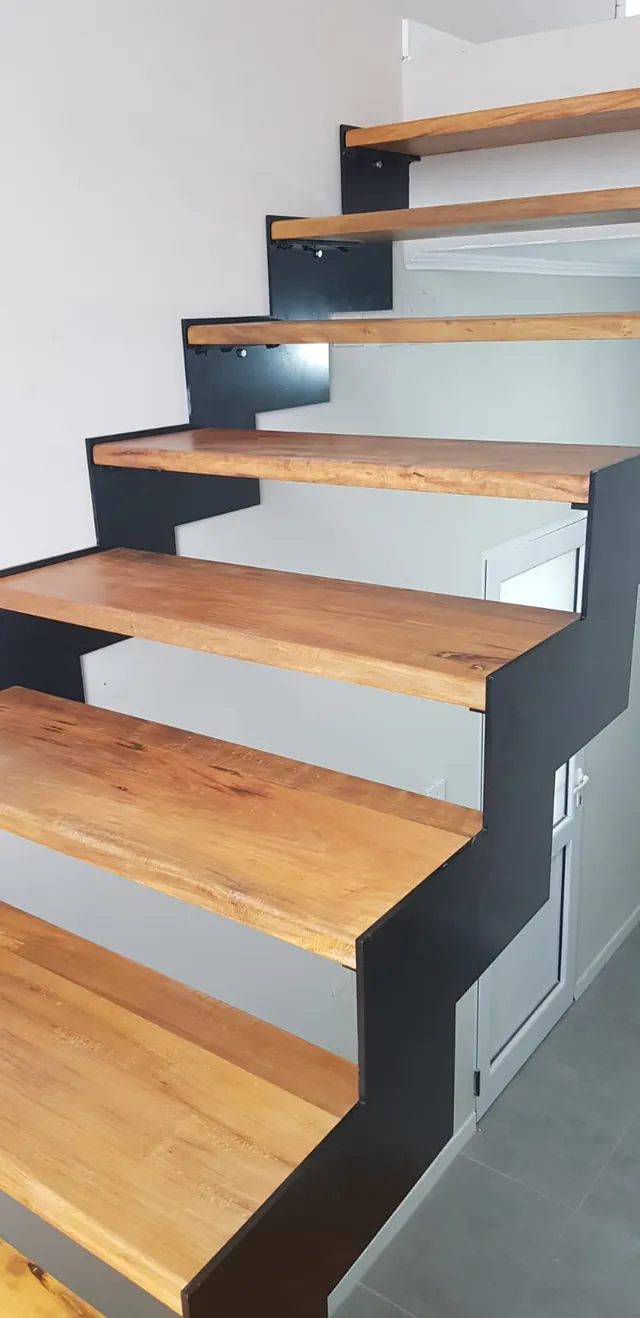 Escalera de madera