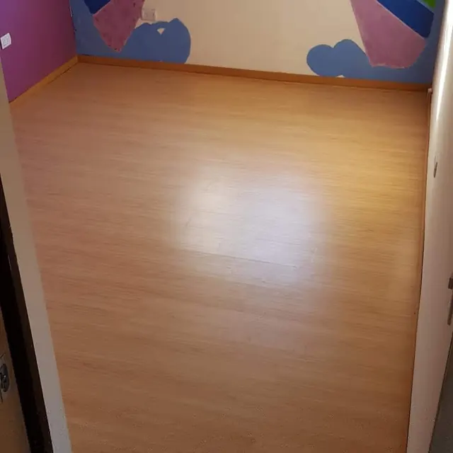 Piso flotante instalado